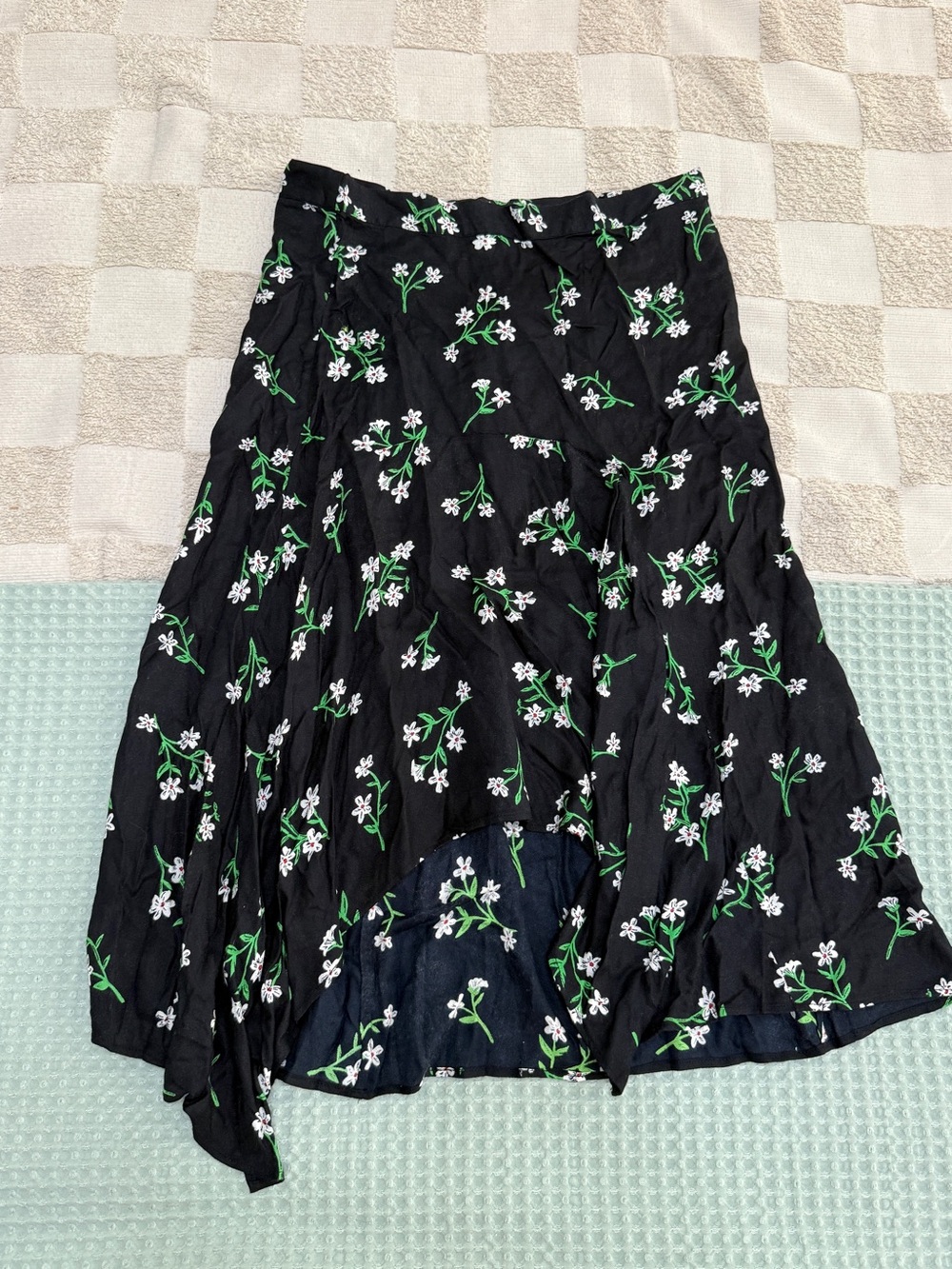 NWT Lush Flirty Floral Skirt size L